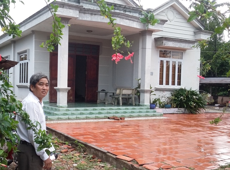 Ông Nguyễn Ngọc Ánh tại phần đất mà hiện ông và các anh em đang khiếu nại.