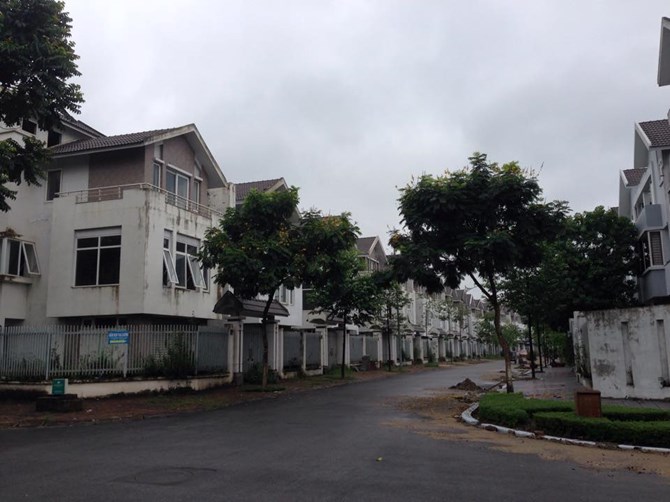 To&agrave;n cảnh khu đ&ocirc; thị tỉ đ&ocirc; hoang vắng, lạnh lẽo