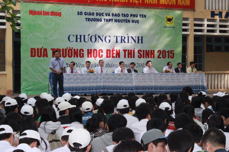 &Ocirc;ng Dương Quang - đại diện B&aacute;o Người Lao Động - ph&aacute;t biểu tại chương tr&igrave;nh