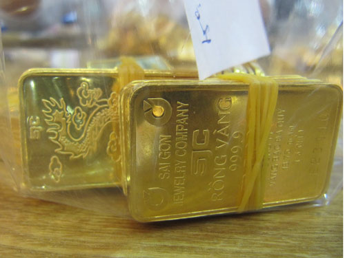 Giá vàng bùng nổ sau "cú sốc" nhân dân tệ