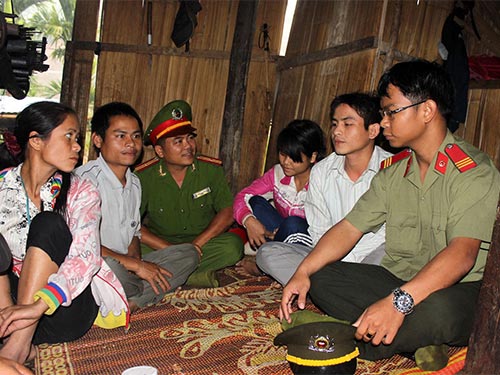 Buồn buồn là tìm... lá ngón