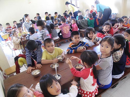 Xén tiền của học sinh, giáo viên