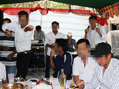 Điên đầu với “ca sĩ vườn”