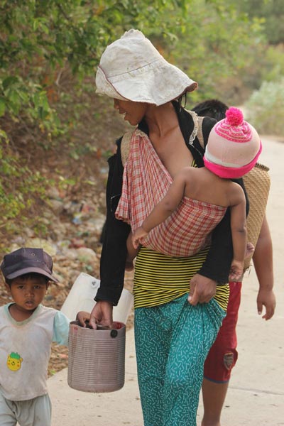 Nhiều phụ nữ Raglai lấy chồng sinh con từ thuở c&ograve;n thiếu ni&ecirc;n
