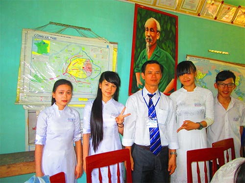 Có nên đuổi học?: Đừng đẩy khó cho gia đình, xã hội