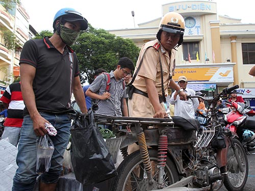 Không khó trị xe “mù”, “xế độ”