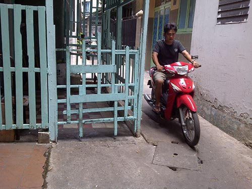 Cho tồn tại phần sân lồi ra hẻm chung
