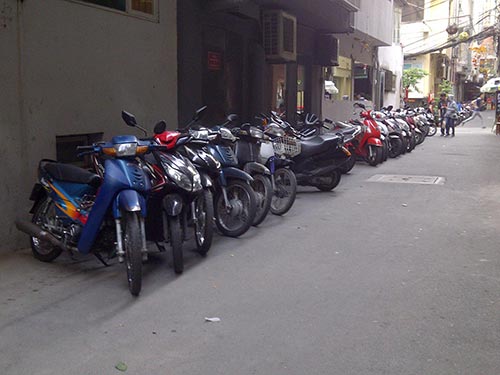 Bãi giữ xe cản trở lưu thông