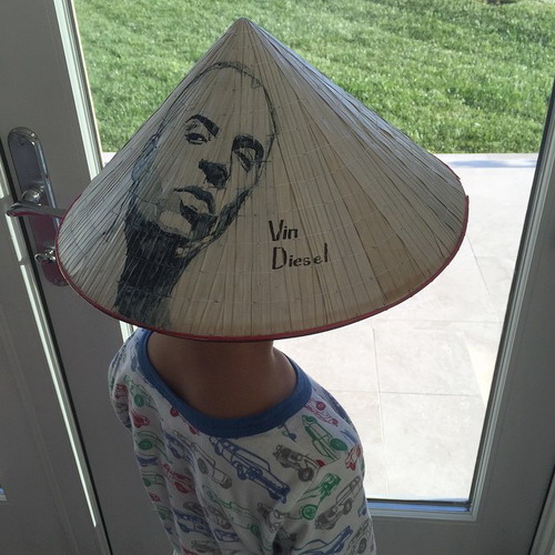 Vin Diesel khoe ảnh con trai đội nón lá trên Instagram