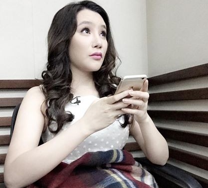Hồ Quỳnh Hương tìm cô bé bán kẹo kéo hát hay