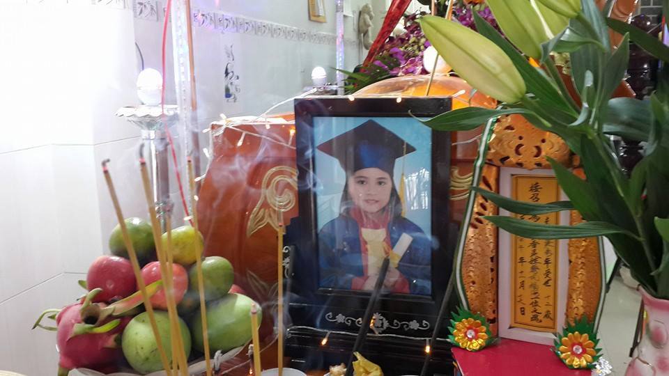 Di ảnh của b&eacute; Phước Hải - nữ sinh tử vong sau khi bị c&ocirc; gi&aacute;o đ&aacute;nh. Ảnh: Facebook người nh&agrave; nạn nh&acirc;n