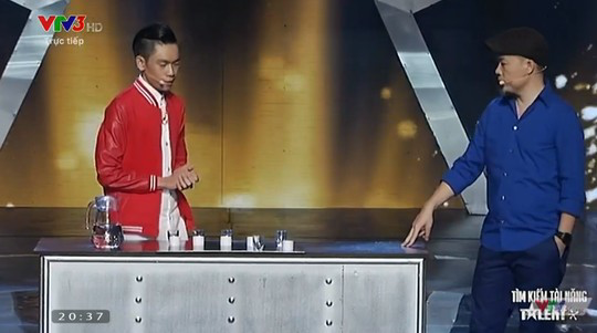 Giám khảo Huy Tuấn không ngờ Tấn Phát uống nhầm axit