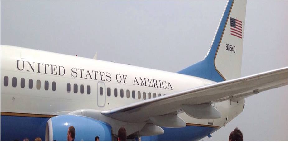Chuy&ecirc;n cơ chở Đệ nhị phu nh&acirc;n Jill Biden v&agrave; ph&aacute;i đo&agrave;n Mỹ hạ c&aacute;nh xuống bay Nội B&agrave;i l&uacute;c 11 giờ 30 giờ H&agrave; Nội