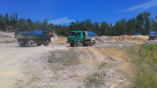 Loạn khai thác đất “chui”