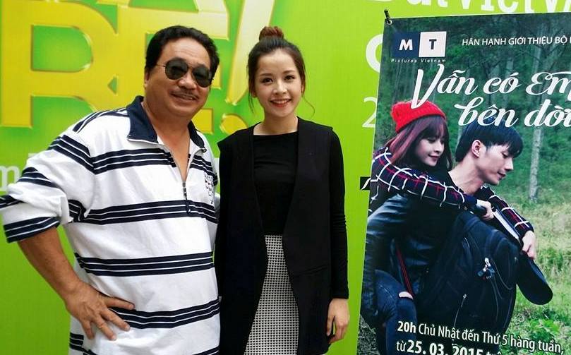 Đạo diễn V&otilde; Việt H&ugrave;ng v&agrave; Chi Pu trong buổi ra mắt phim