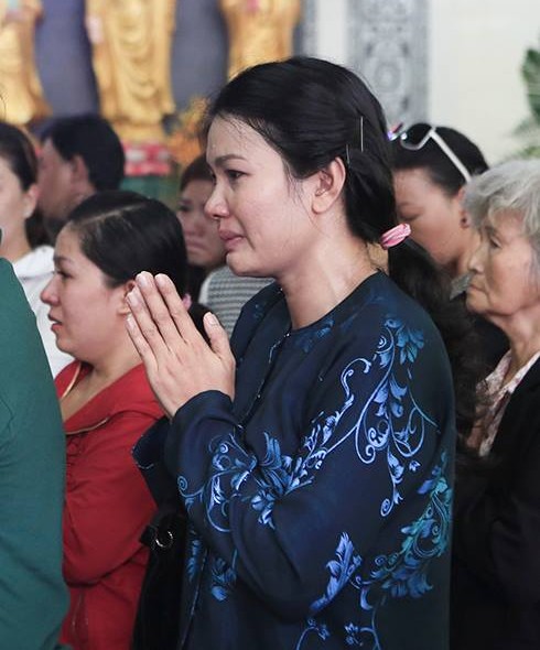 Kh&ocirc;ng k&igrave;m được nước mắt tiếc thương