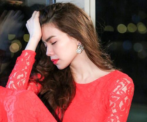 Hồ Ngọc Hà lại đương đầu với xì-căng-đan tình cảm!