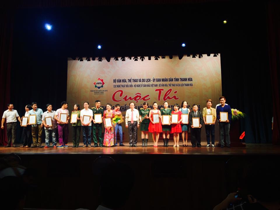 Các diễn viên nhận giải tại đêm bế mạc