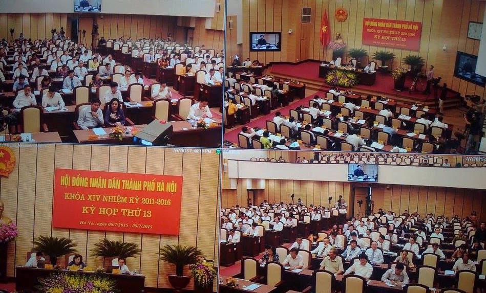 Quang cảnh buổi họp Hội đồng nh&acirc;n d&acirc;n TP H&agrave; Nội ng&agrave;y 7-7
