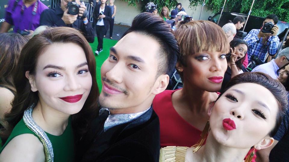 H&agrave; Hồ, T&oacute;c Ti&ecirc;n, L&yacute; Qu&yacute; Kh&aacute;nh v&agrave; Tyra Banks chụp ảnh tự sướng