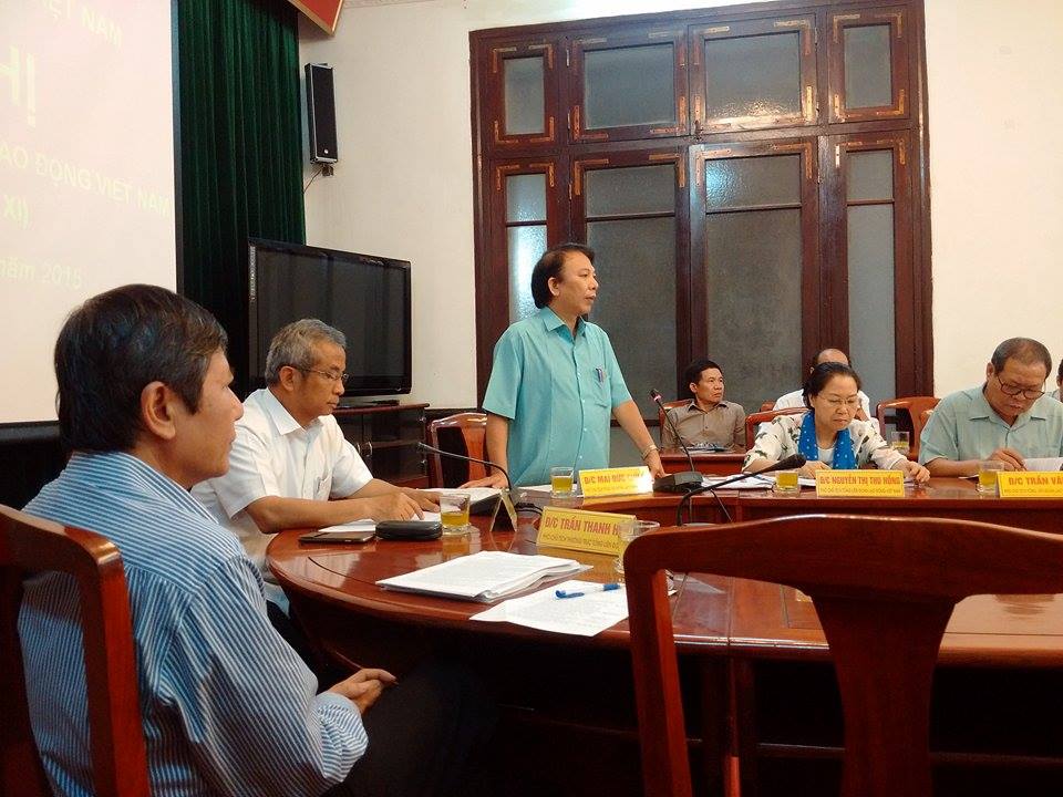 &Ocirc;ng Mai Đức Ch&iacute;nh (đứng)- tr&igrave;nh b&agrave;y về kết quả đ&agrave;m ph&aacute;n lương cho người lao động
