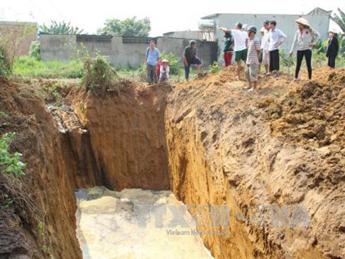 Đồng Nai: Một doanh nghiệp chôn bùn thải gần khu dân cư