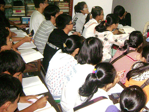 Giáo viên TP HCM dạy thêm lại phải xin phép?