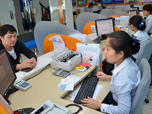Ngân hàng chật vật thưởng Tết