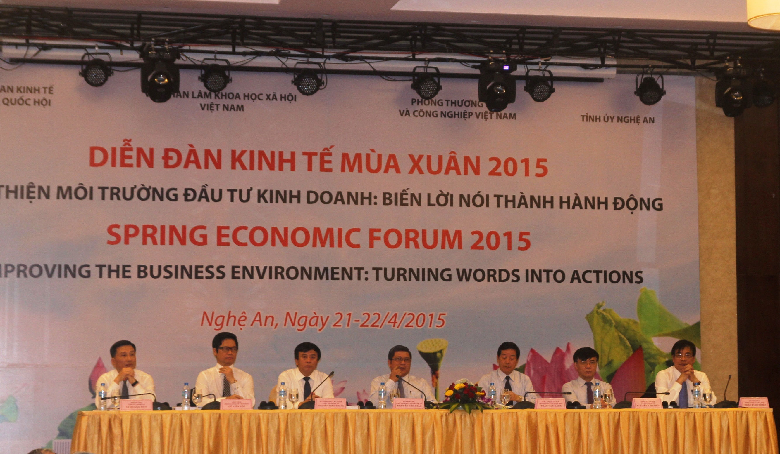 Diễn đàn Kinh tế Mùa xuân 2015 đã nhận được nhiều ý kiến đóng góp tâm huyết từ các đại biểu trong và ngoài nước