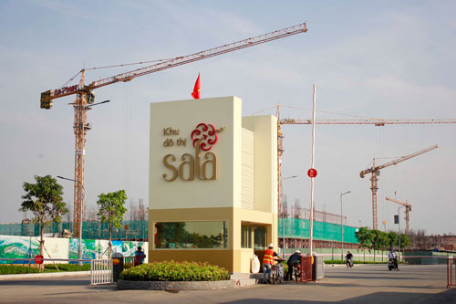 Một khu đô thị đang xây dựng ở TP HCM Ảnh: HOÀNG TRIỀU