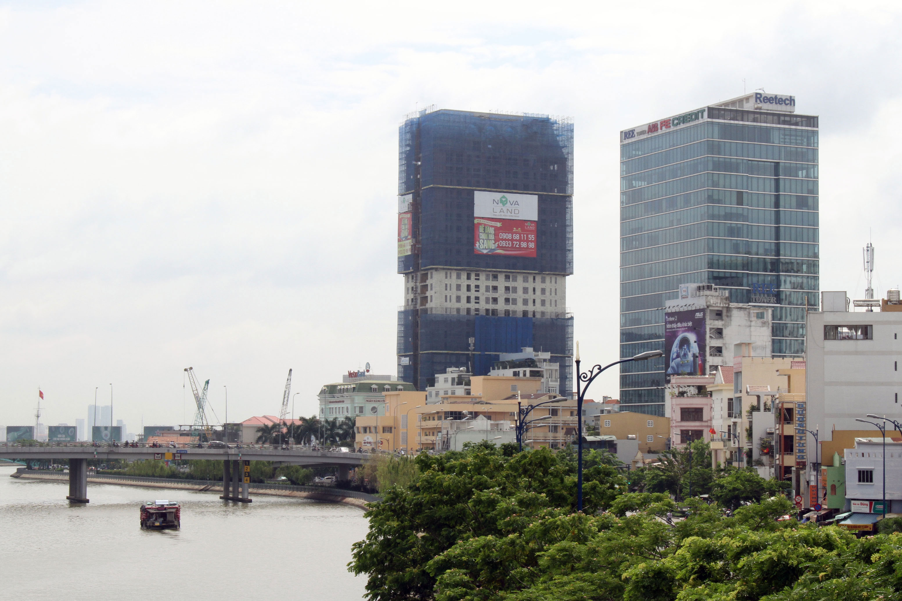 Dự án căn hộ River Gate (quận 4, TP HCM) của Novaland Ảnh: HOÀNG TRIỀU