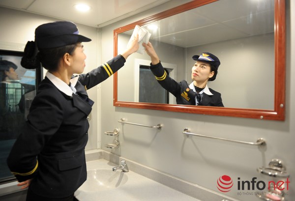 Mỗi toa đều được thiết kế hệ thống bồn vệ sinh c&aacute; nh&acirc;n sạch sẽ c&ugrave;ng trang thiết bị cao cấp.