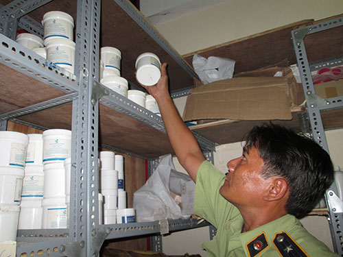 Tạm giữ kho mỹ phẩm trôi nổi ở thẩm mỹ viện LeNa