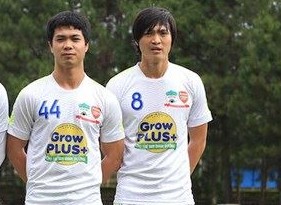 Bầu Đức tiễn Công Phượng và Tuấn Anh sang Nhật