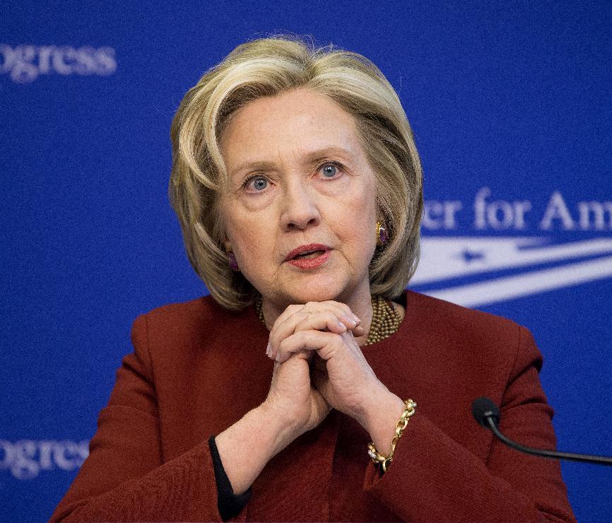 B&agrave; Clinton sẽ tập trung tạo mối li&ecirc;n hệ gần gũi với c&aacute;c cử tri. Ảnh: AP