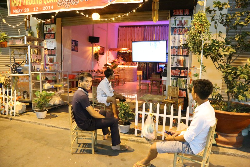 Những qu&aacute;n c&agrave; ph&ecirc; gi&aacute; rẻ, phục vụ c&ocirc;ng nh&acirc;n cũng mọc l&ecirc;n rất nhiều