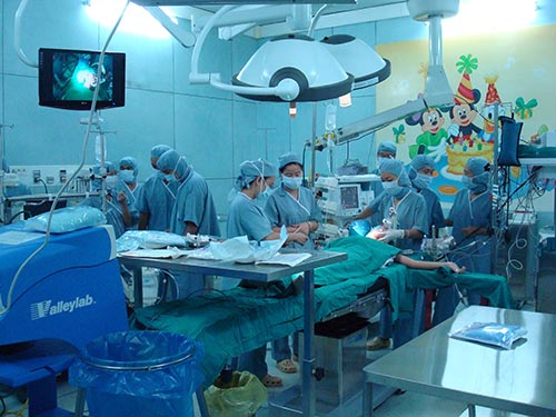 Quá nhiều trẻ mỏi mòn chờ mổ tim