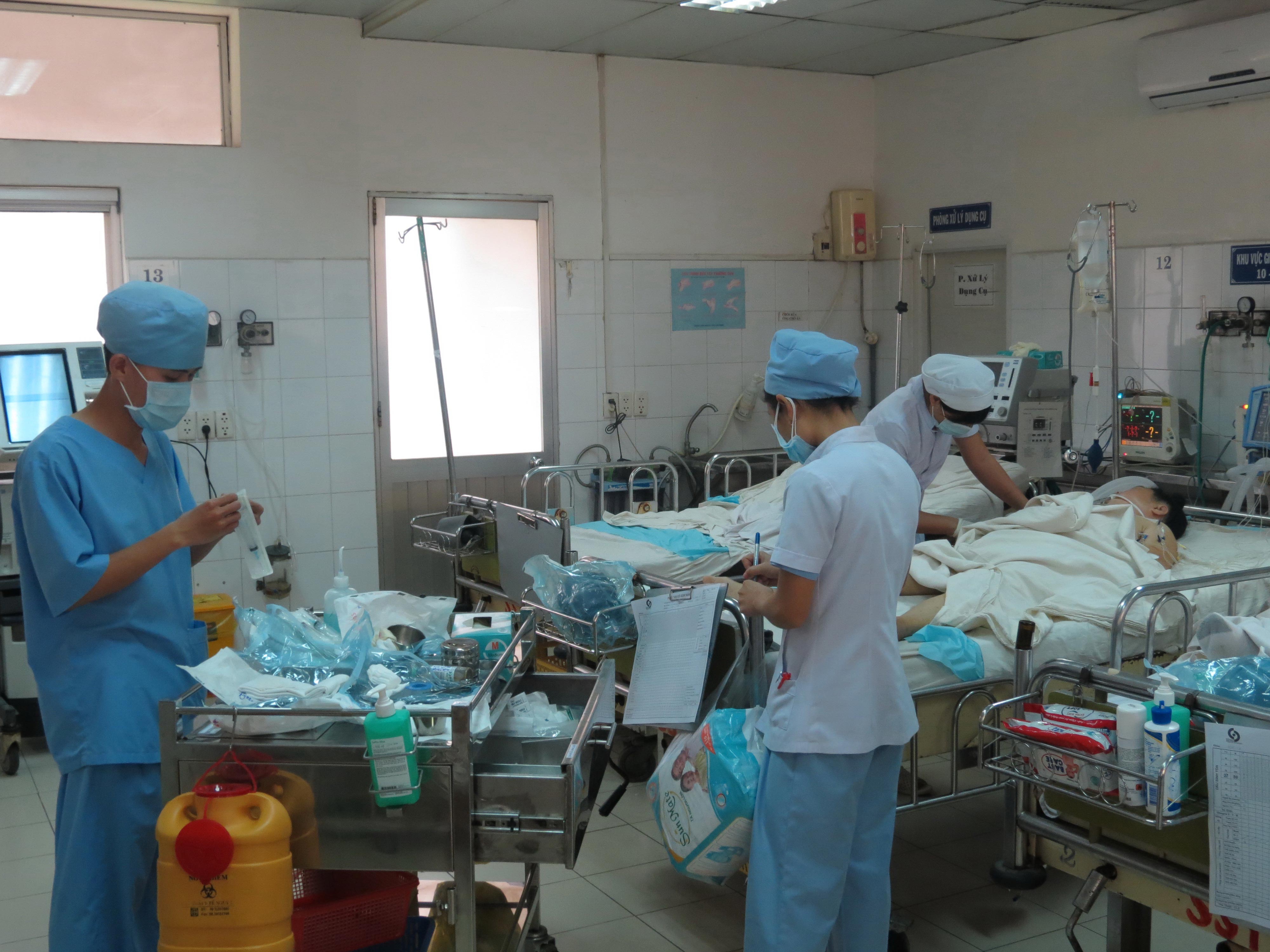 Một ca trực Tết tại Khoa Hồi sức t&iacute;ch cực - chống độc Bệnh viện Nh&acirc;n d&acirc;n Gia Định