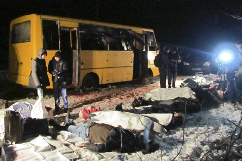 Đông Ukraine: Xe buýt trúng tên lửa Grad, 11 người chết