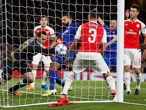 Lý giải thất bại của Chelsea, Arsenal: Mourinho bất lực, Wenger chủ quan