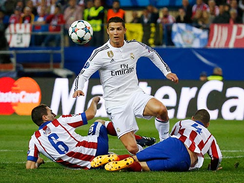 Trở về sân nhà, Ronaldo (giữa) quyết phá lưới Atletico sau lượt đi không ghi bàn Ảnh: REUTERS
