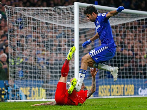 Diego Costa bị ghét nhiều hơn HLV Mourinho?