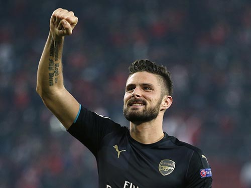 Giroud thành người hùng