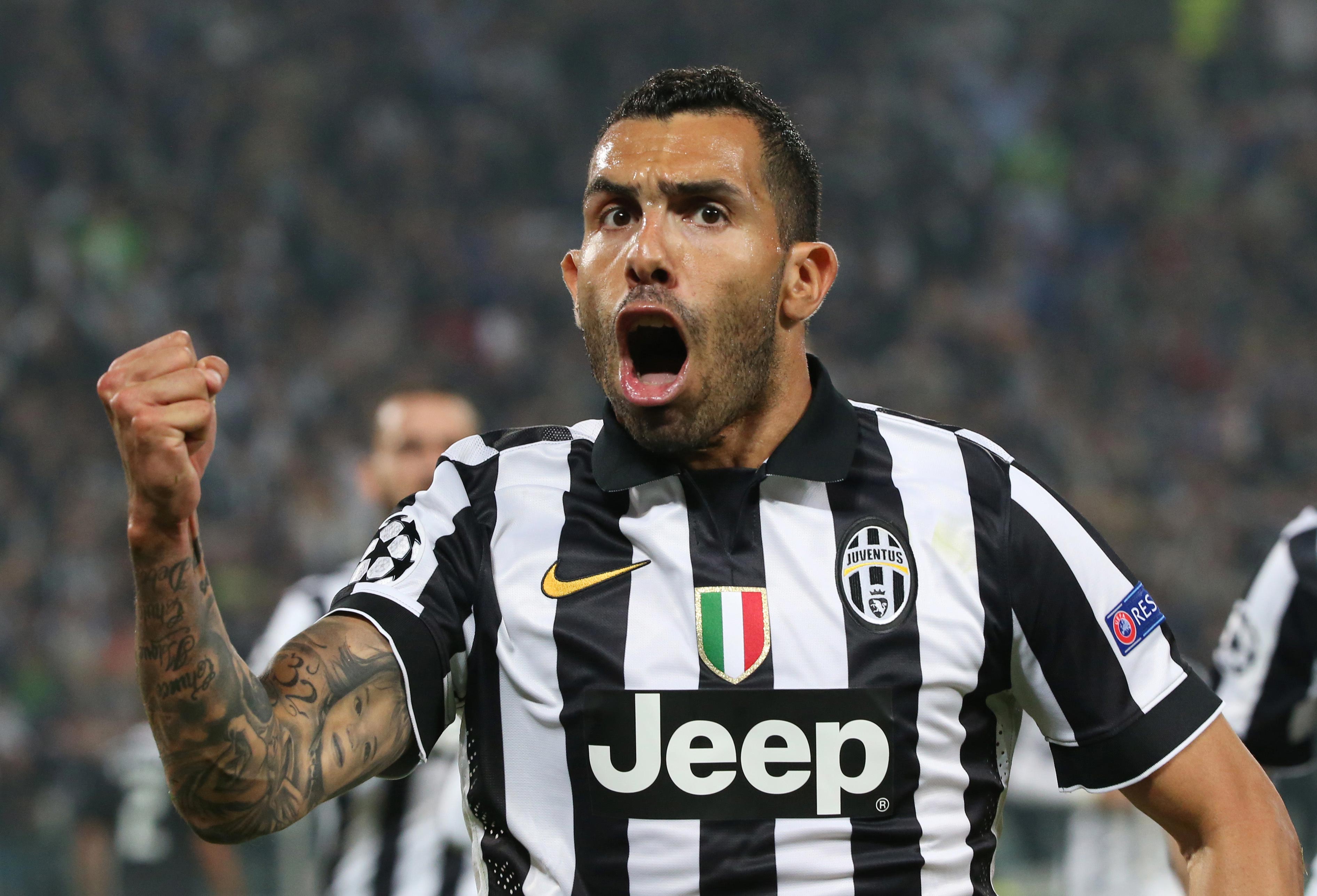 Tevez với pha ăn mừng sau khi nâng tỉ số 2-1 cho Juventus rạng sáng 6-5 Ảnh: REUTERS