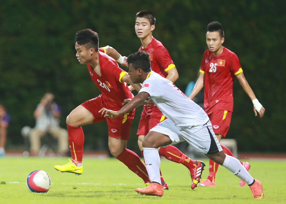 Phi Sơn (trái) chơi khá tốt ở trận thắng U23 Đông Timor khi mở tỉ số và có nhiều pha phát động tấn công biên Ảnh: QUANG LIÊM