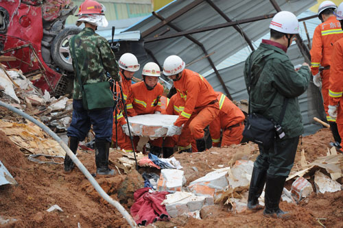 Thảm họa tự tạo
