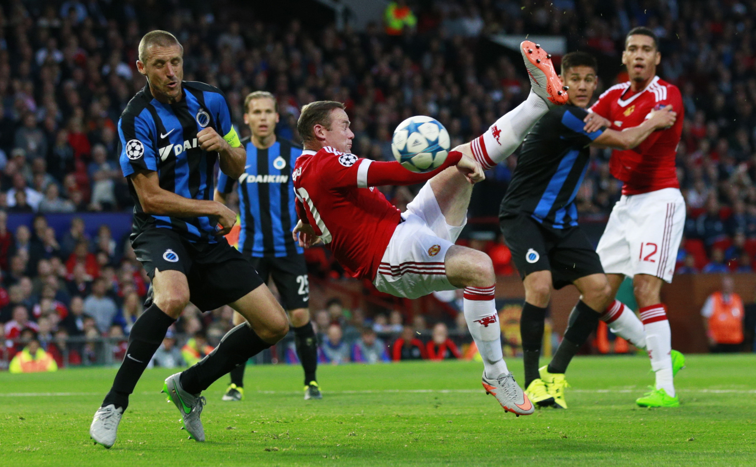 Rooney đang g&acirc;y thất vọng v&igrave; kh&ocirc;ng ghi b&agrave;n trong thời gian qu&aacute; l&acirc;uẢnh: REUTERS