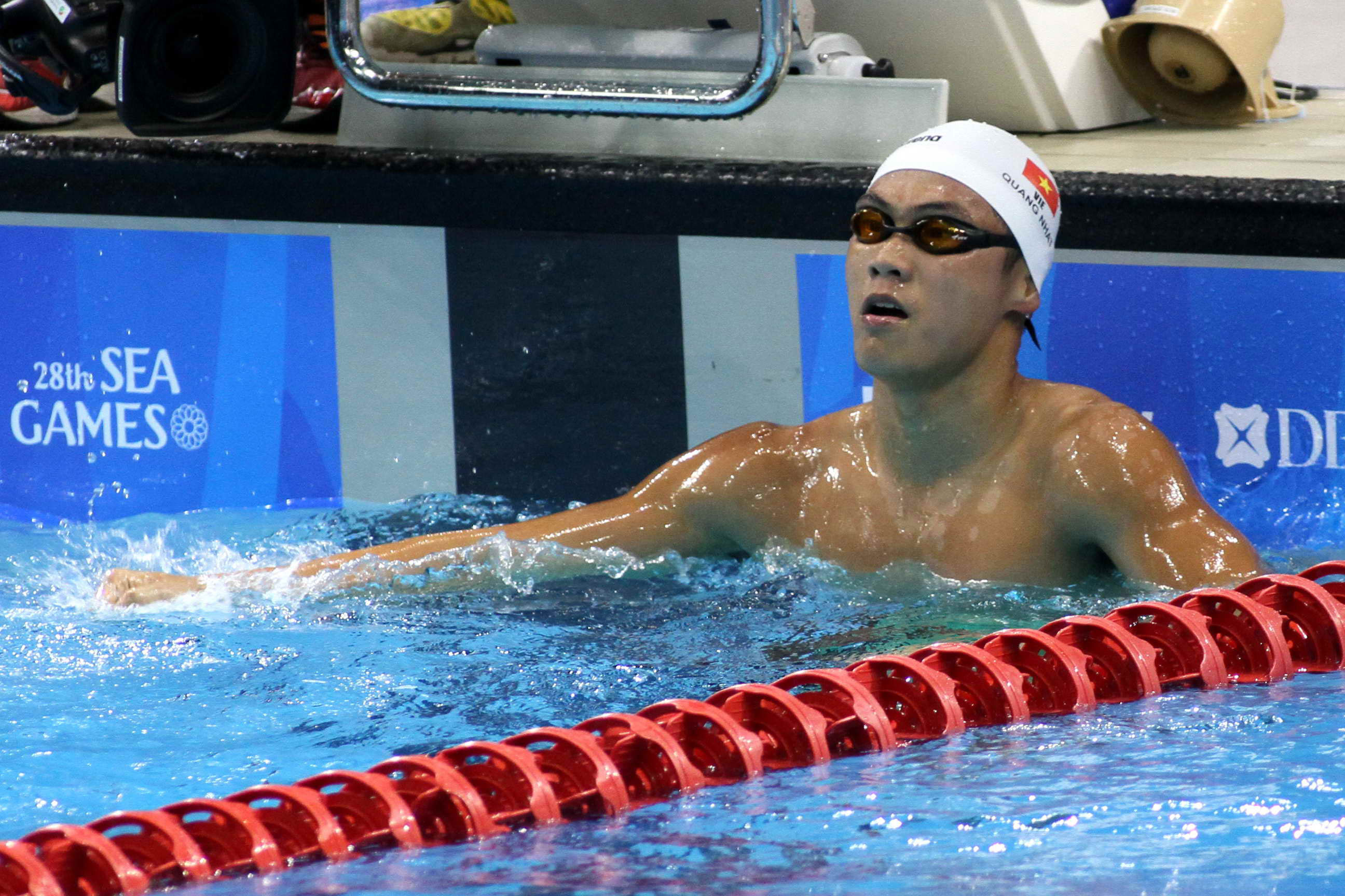 Lâm Quang Nhật sau khi bảo vệ HCV 1.500 m đồng thời phá sâu kỷ lục SEA Games Ảnh: QUANG LIÊM