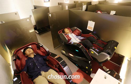 Người lao động Hàn Quốc... thiếu ngủ
