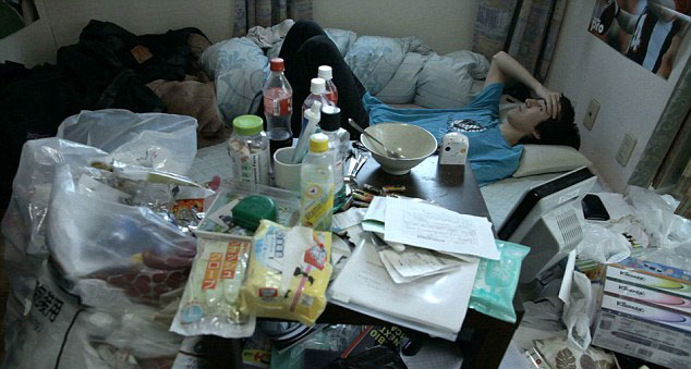 Một thanh ni&ecirc;n sống theo kiểu &ldquo;Hikikomori&rdquo; Ảnh: DAILY MAIL